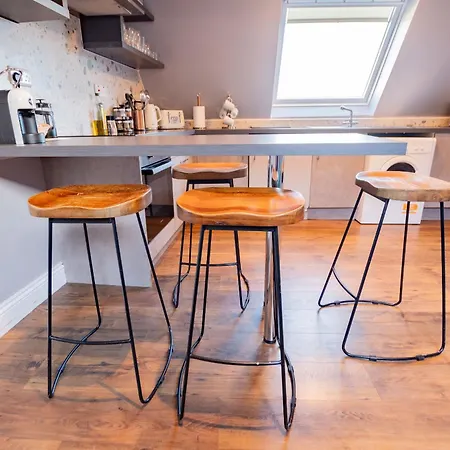 Church View Lane Apartment *