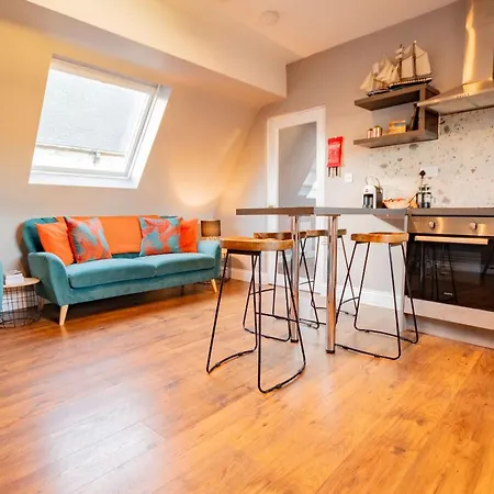 Church View Lane Apartment *