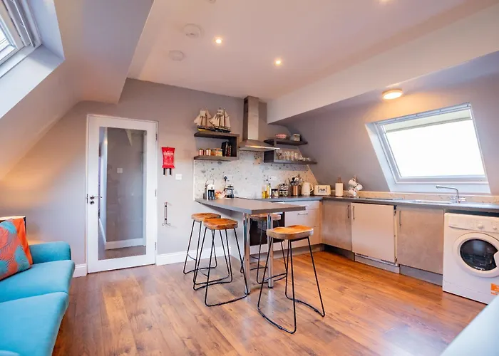 Church View Lane Apartment *